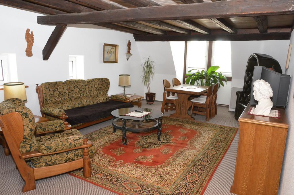 Osthofen Weingasthof Zum Weissen Ross מראה חיצוני תמונה